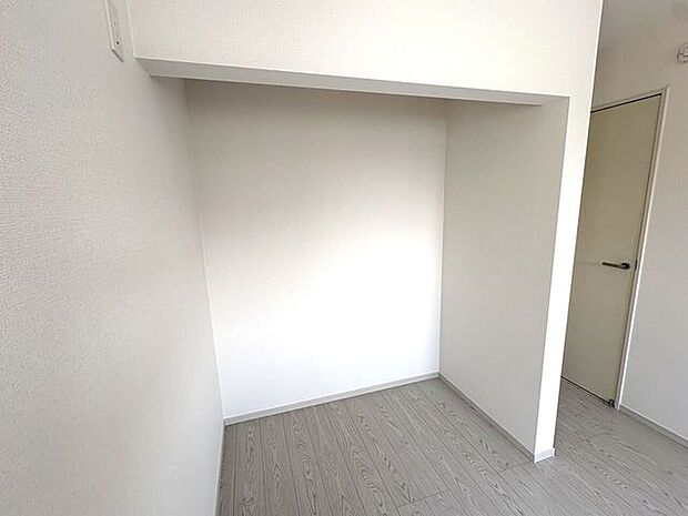 人気のオープンクローゼット！お部屋がスッキリ片付きます♪