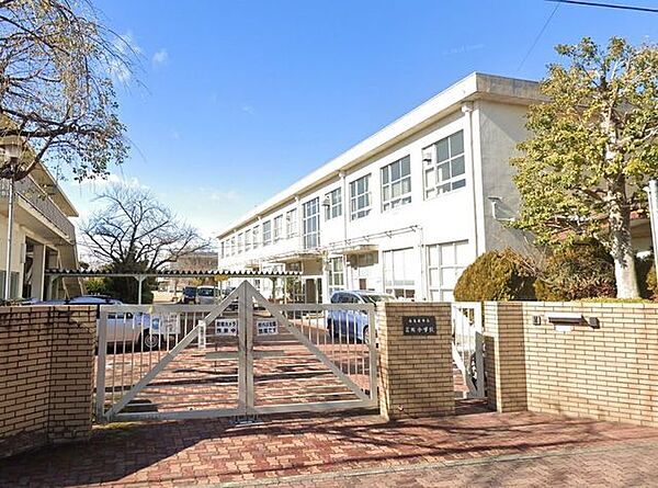 岩塚小学校 750m