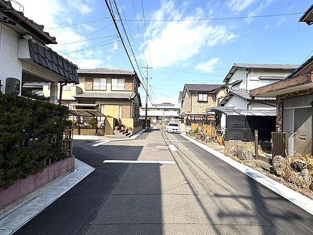 西側前面道路