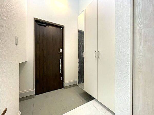 玄関　同仕様シューズボックス付きの玄関♪玄関がスッキリとお使いいただけます♪