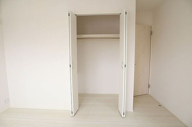 クローゼット 同仕様 全室収納付き♪お部屋がスッキリ片付きます♪