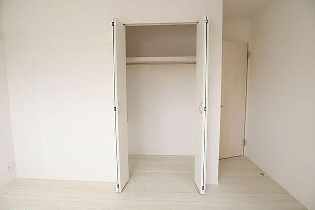 クローゼット 同仕様 全室収納付き♪お部屋がスッキリ片付きます♪