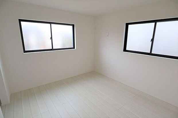 洋室 同仕様2面採光のお部屋は明るく風通しの良いお部屋です♪