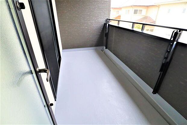 バルコニー 同仕様 急な雨にも安心なインナーバルコニー!