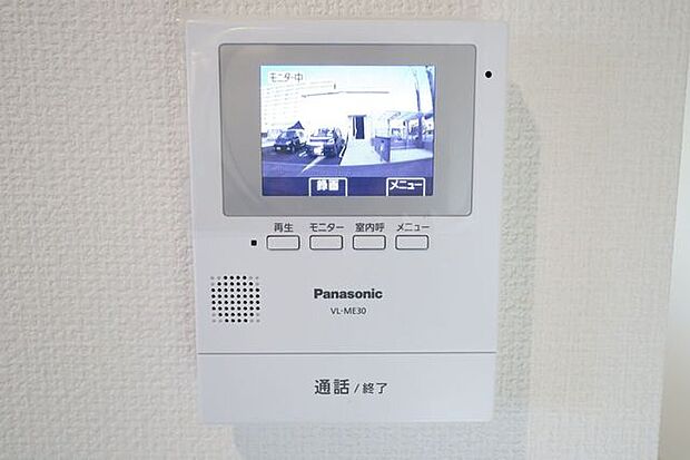 モニター付きインターホン 同仕様訪問者の顔が確認できるのでお子様の留守番も安心ですね♪