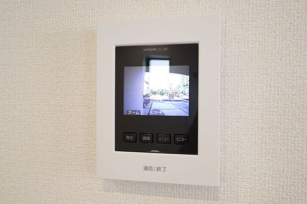 モニター付きインターホン 同仕様訪問者の顔が確認できるのでお子様の留守番も安心ですね♪