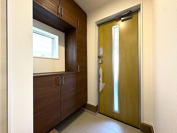 シューズボックス付きの玄関♪玄関がスッキリお使いいただけます♪