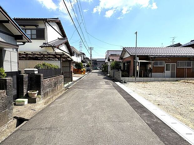 東側前面道路