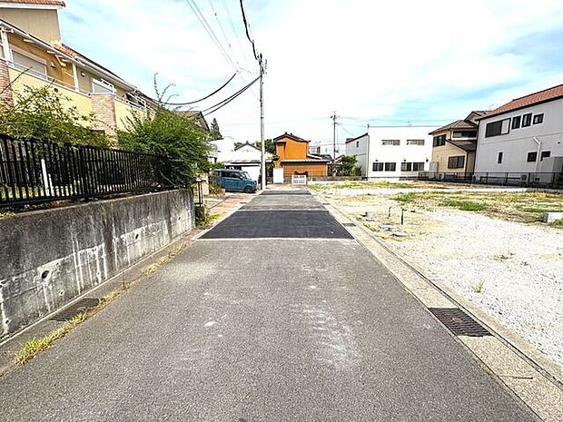 北側前面道路