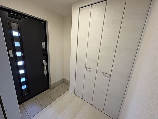 玄関　同仕様シューズボックス付きの玄関♪玄関がスッキリとお使いいただけます♪