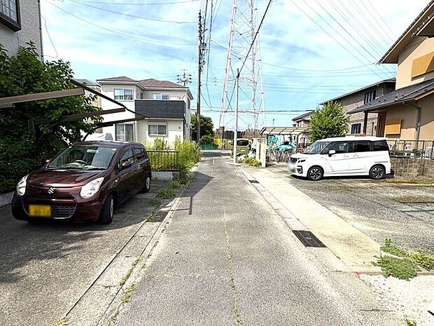 西側前面道路