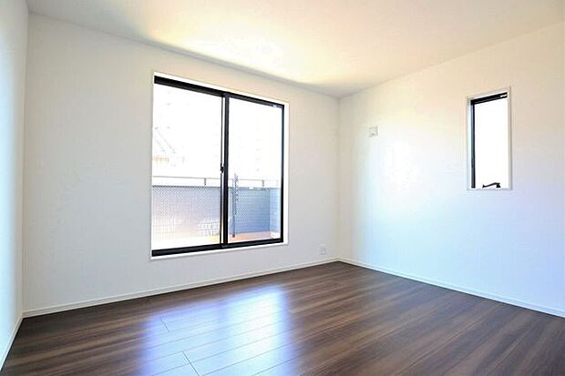 洋室 同仕様2面採光のお部屋は明るく風通しの良いお部屋です♪