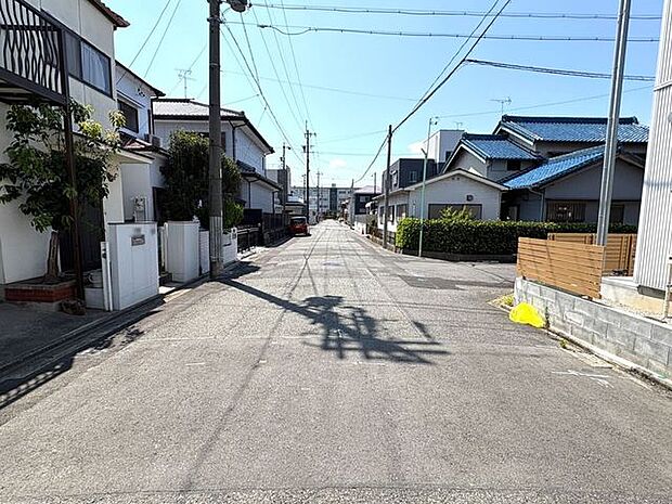 西側前面道路