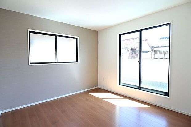 洋室 同仕様 2面採光のお部屋は明るく風通しの良いお部屋です♪