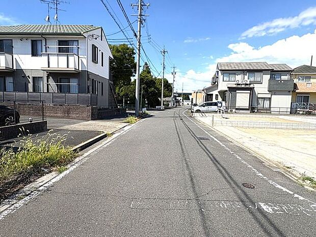 西側前面道路