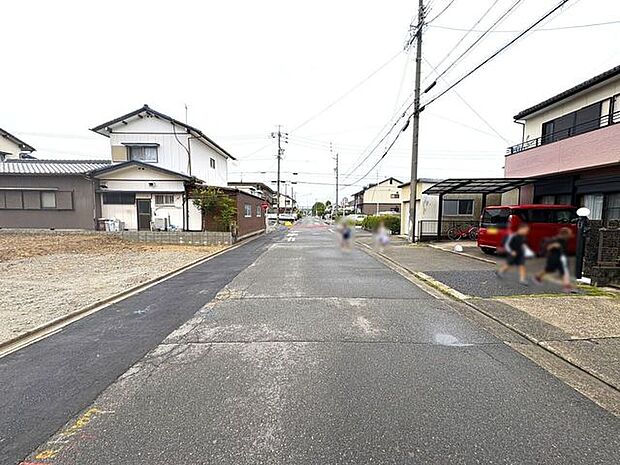 北側前面道路