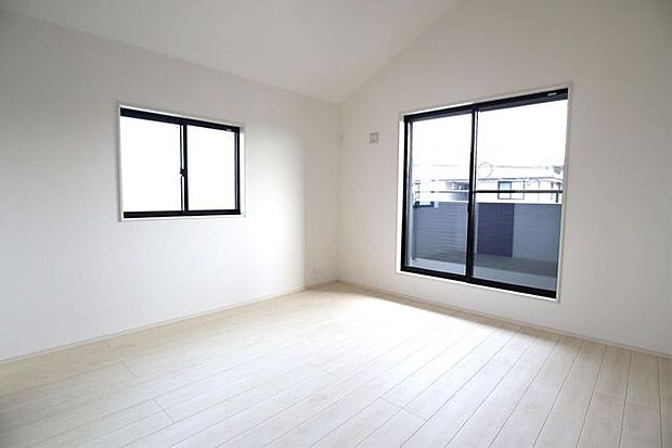 洋室　同仕様2面採光のお部屋は明るく風通しの良いお部屋です♪