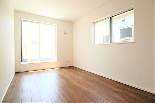 洋室 同仕様2面採光のお部屋は明るく風通しの良いお部屋です♪