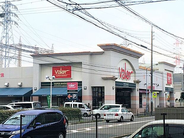 バロー港栄店 400m