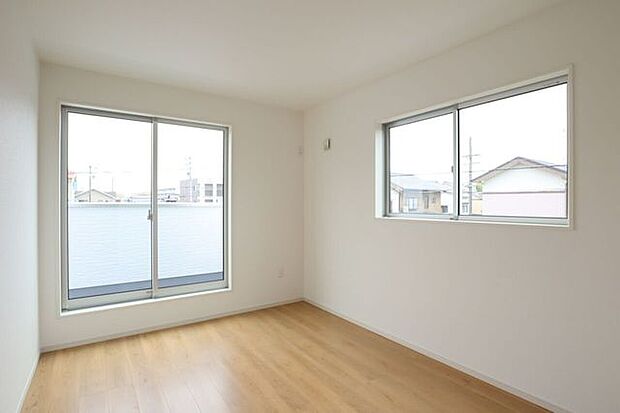 洋室 同仕様 2面採光のお部屋は明るく風通しの良いお部屋です♪