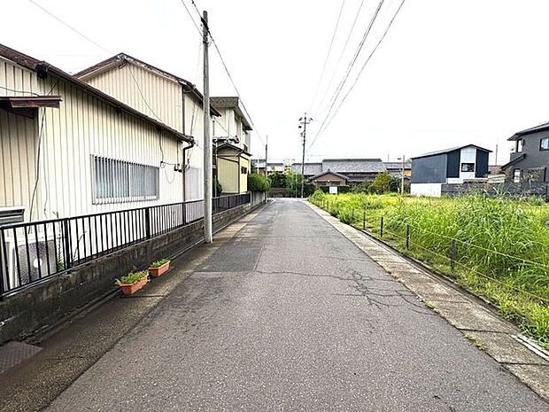 東側前面道路