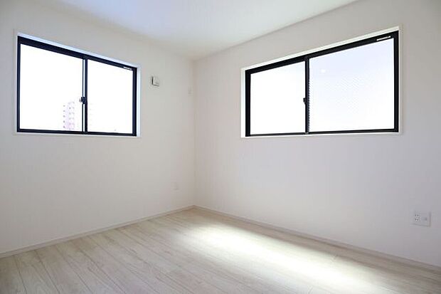 洋室 同仕様 2面採光のお部屋は明るく風通しの良いお部屋です♪