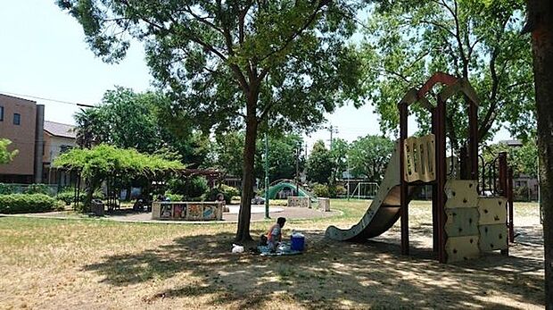 大手公園 450m