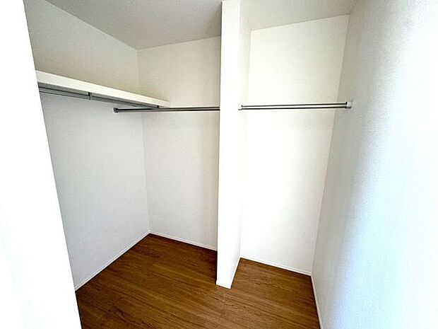 季節物の収納に便利なウォークインクローゼット完備です♪