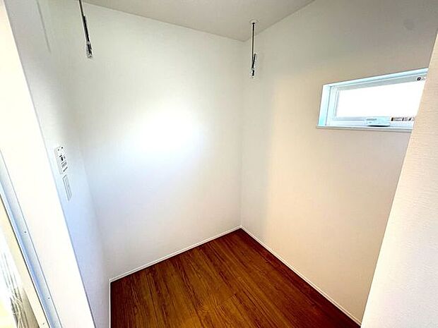 室内干しに便利なランドリースペース!