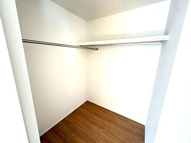 リビング横のファミリークローゼットは使い勝手良好です!