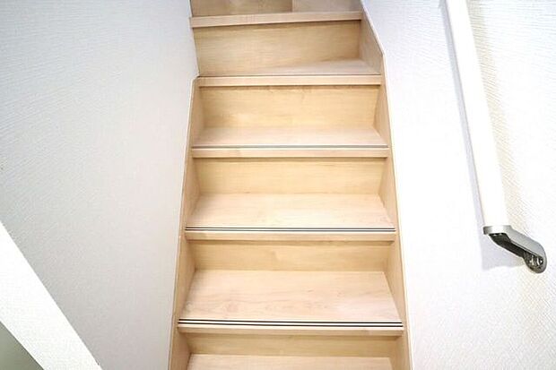 階段　同仕様　小さなお子様からご年配の方まで安心の手すり付き階段♪