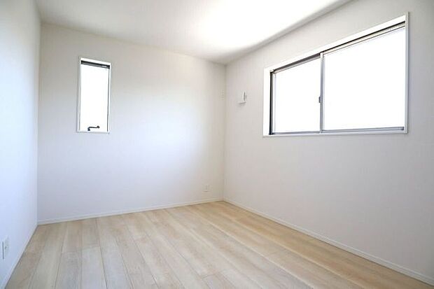 洋室　同仕様2面採光のお部屋は明るく風通しの良いお部屋です♪