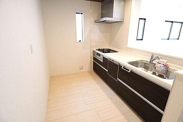 キッチン　同仕様　使い勝手の良いシステムキッチン♪家族の様子を見守りながらお料理ができます♪