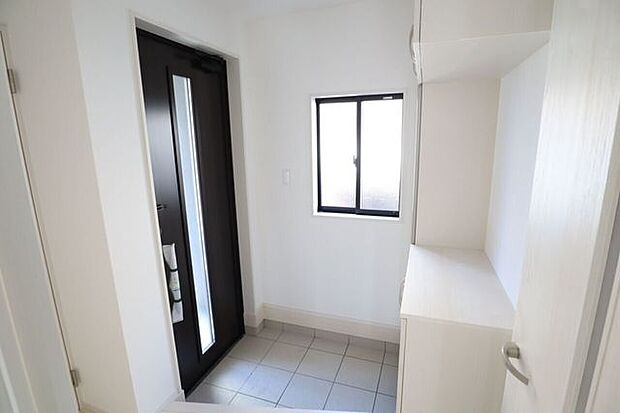 玄関　同仕様　シューズボックス付きの玄関♪玄関がスッキリとお使いいただけます♪