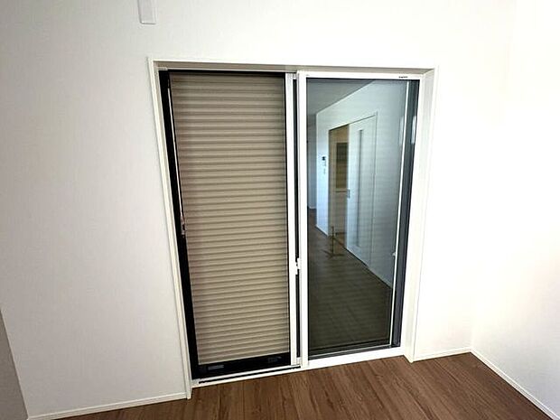 シャッター雨戸 スイッチひとつでラクラク開閉できます!