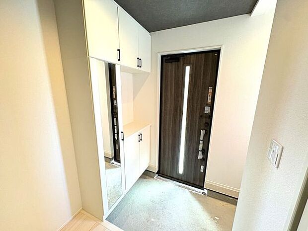 シューズボックス付きの玄関♪玄関がスッキリとお使いいただけます♪