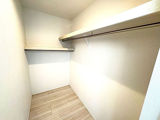 季節物の収納に便利なウォークインクローゼット完備です！