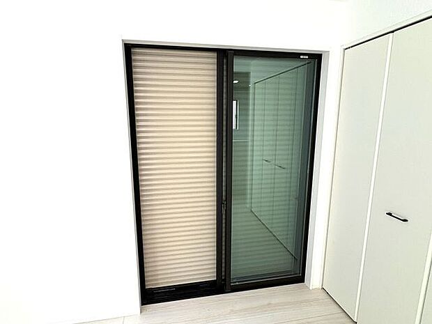 シャッター雨戸　長期の旅行や台風などの災害に役立ちます！