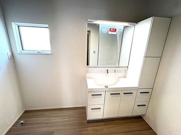 シャワー付き洗面化粧台♪朝の身支度も楽々♪