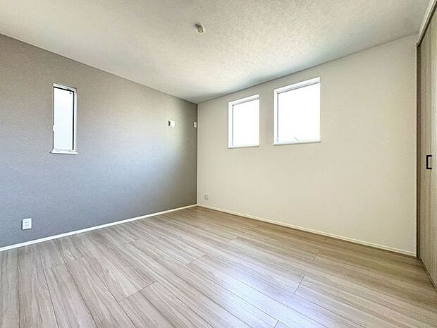 2面採光のお部屋は明るく風通しの良いお部屋です♪