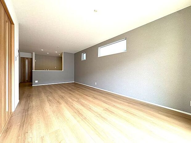 明るく開放的な広々リビング♪一家団欒の時間が増えそうです♪