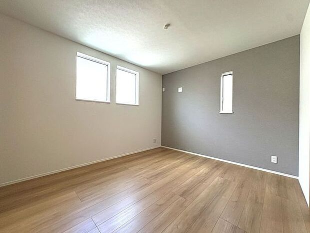 2面採光のお部屋は明るく風通しの良いお部屋です♪