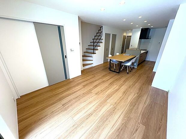 家族とのコミュニケーションがとれるリビング階段！