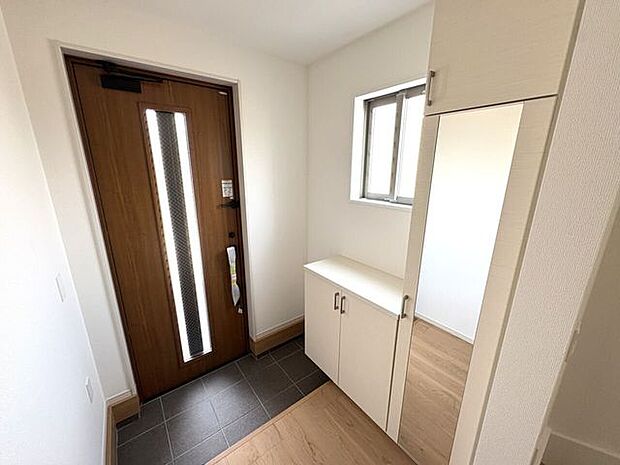 シューズボックス付きの玄関♪玄関がスッキリとお使いいただけます♪