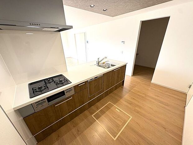 使い勝手の良いシステムキッチン♪家族の様子を見守りながらお料理ができます♪