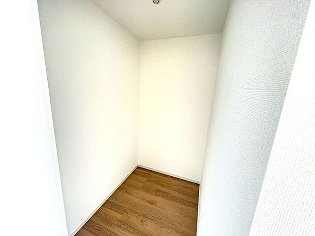 季節物の収納に便利なウォークインクローゼット完備♪