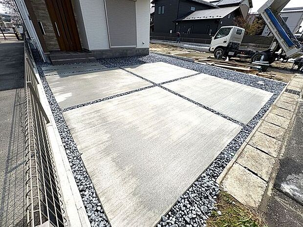 並列駐車2台可能!