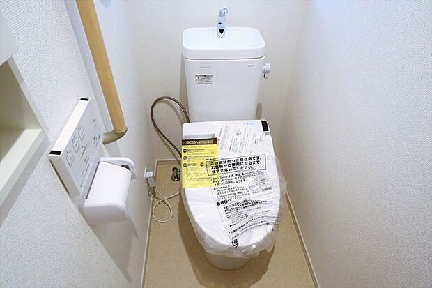 トイレ　同仕様　温水洗浄便座♪寒い季節も快適です♪