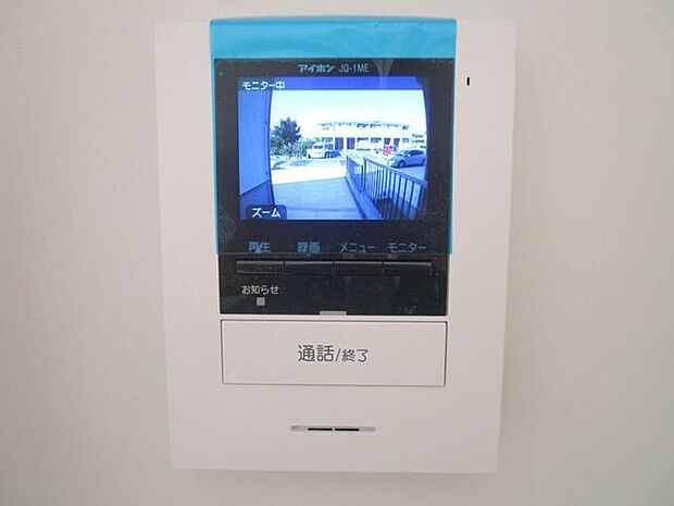 モニター付きインターホン　同仕様　訪問者の顔が確認できるのでお子様の留守番も安心ですね♪