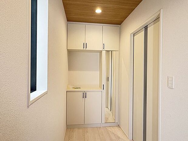 シューズボックス付きの玄関♪玄関がスッキリとお使いいただけます♪